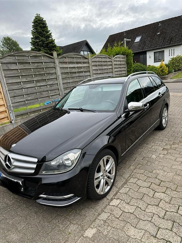 Schwarz Gebraucht 2012 Mercedes C220 Avantgarde Kombi | 8.300 € (Fairer Preis) - Bild 1/4