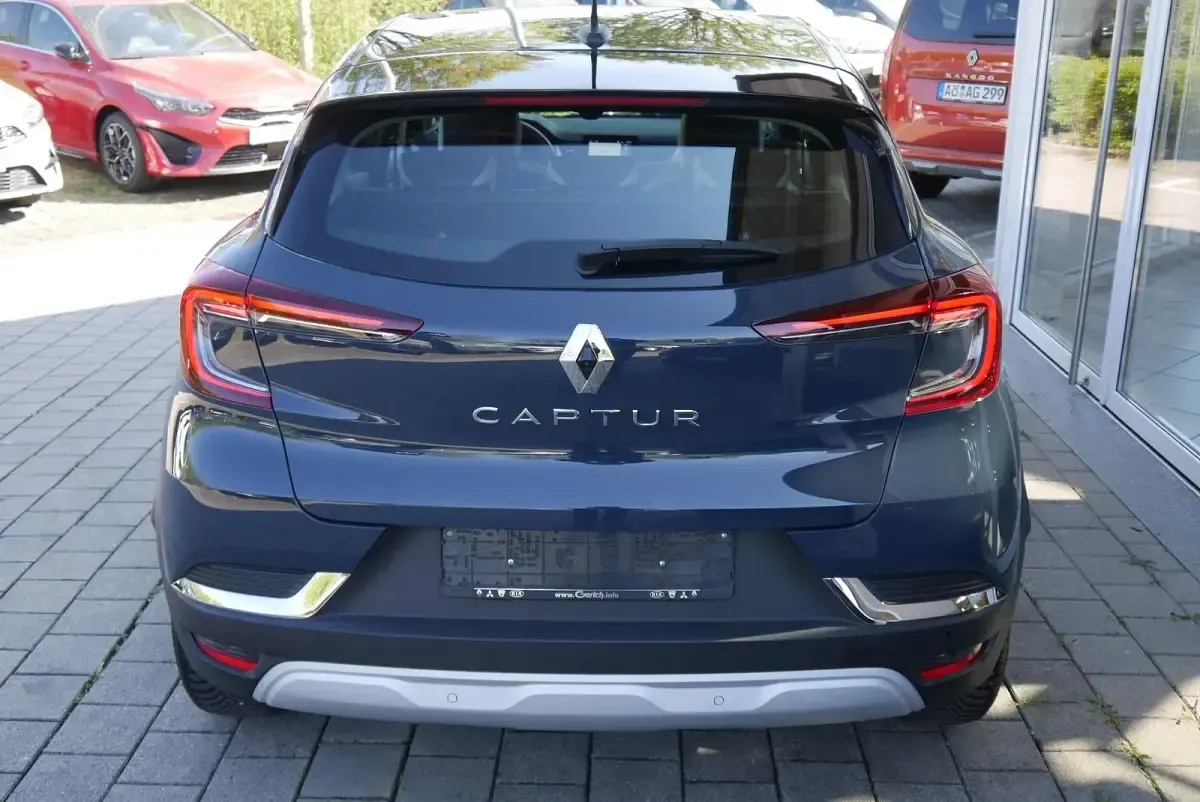 Gebraucht Renault Captur 101 PS (74 kW) 2021 Blue rpe + black gne SUV