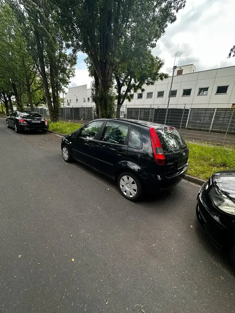 Używany Ford Fiesta 70 KM (51 kW) 2005 Niebieski Hatchback