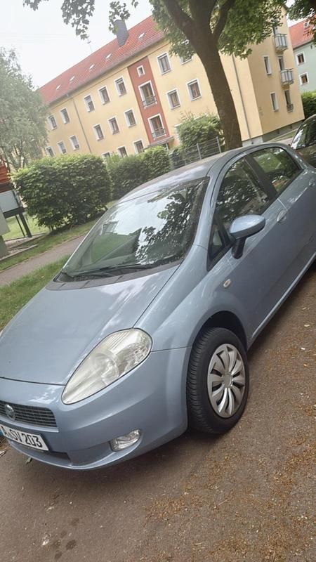 Blau Gebraucht 2006 Fiat Grande Punto Kleinwagen | 800 € (Superpreis) - Bild 1/4