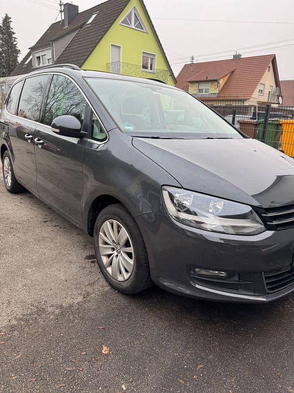 Gebraucht VW Sharan Comfortline 150 PS (110 kW) 2018 Grau Van / Kleinbus
