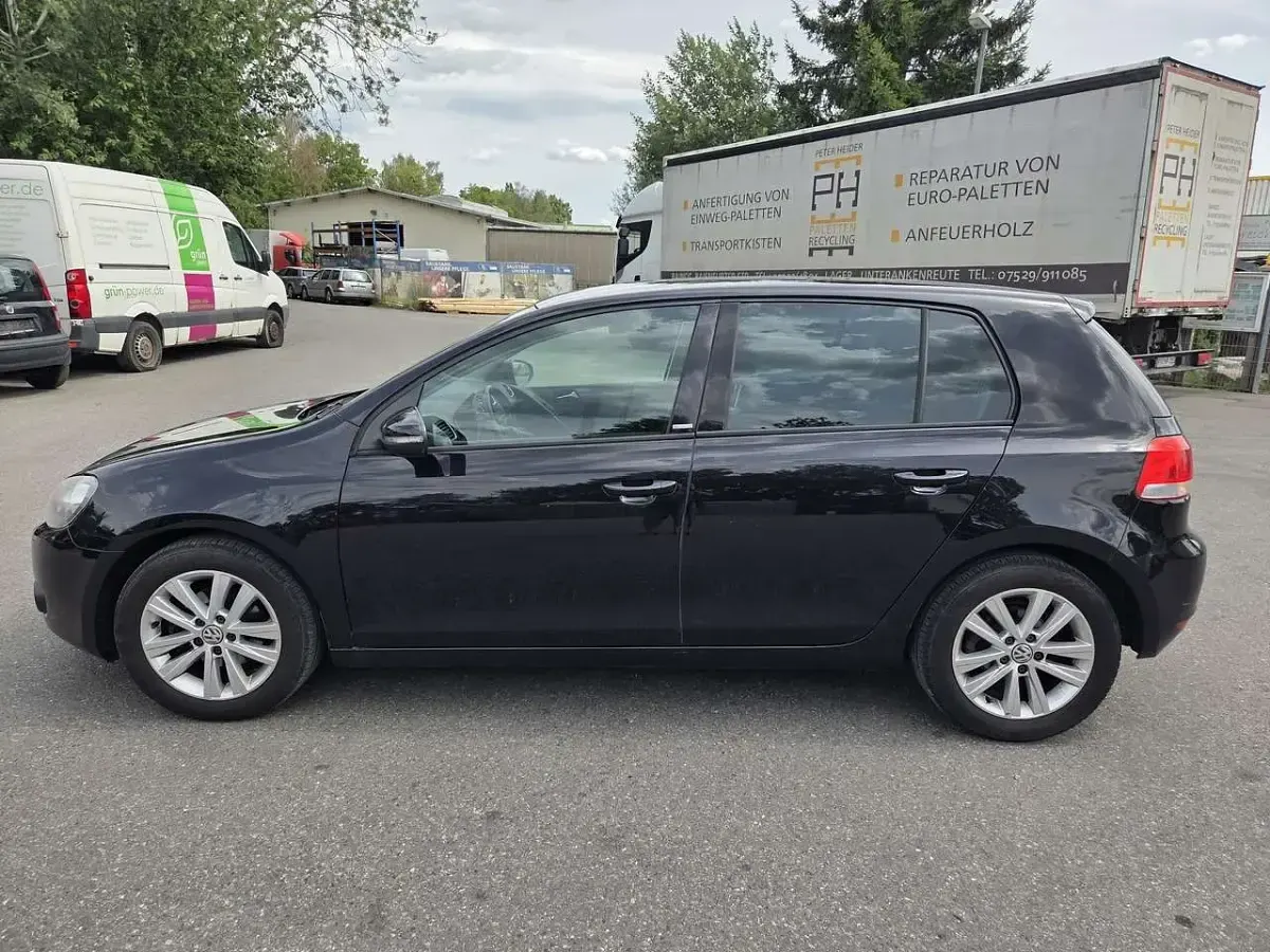 Gebraucht VW Golf VI Style 105 PS (77 kW) 2011 Deep black perleffekt Kleinwagen