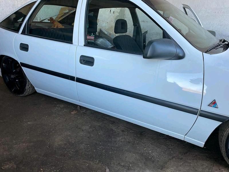 Gebraucht Opel Vectra 90 PS (66 kW) 1993 Weiß Limousine