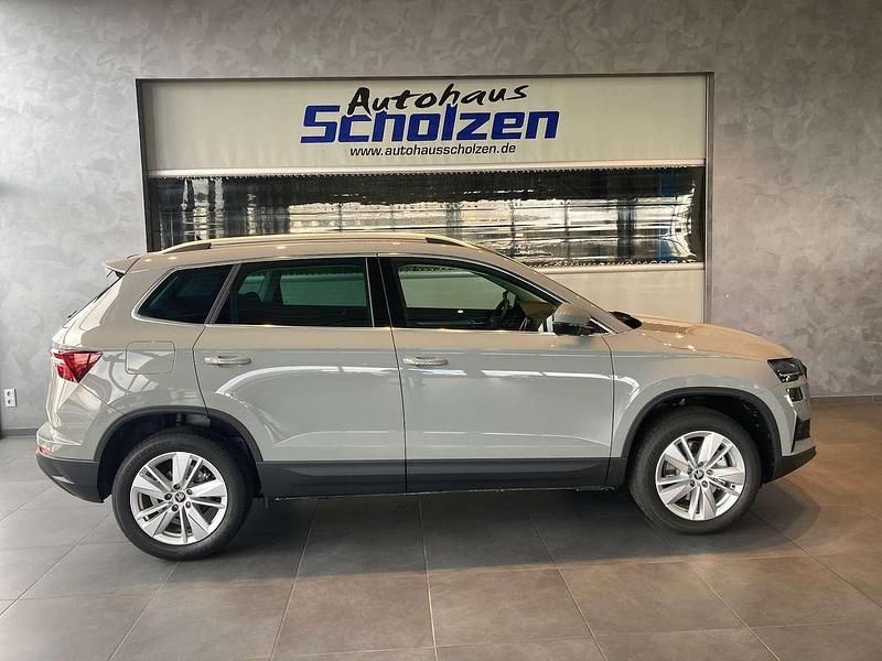 Neu Skoda Karoq Selection 150 PS (110 kW) 2026 Stahl grau SUV
