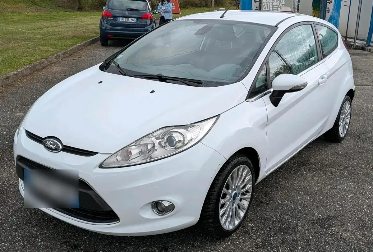 Gebraucht Ford Fiesta 95 PS (69 kW) 2011 Weiß Limousine