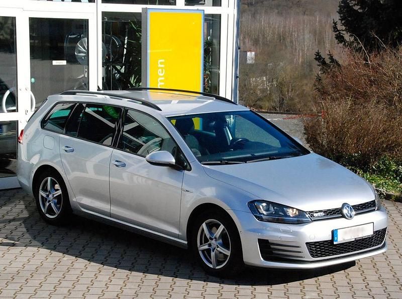 Silber Gebraucht 2015 VW Golf VII GTD Kombi | 8.499 € (Superpreis) - Bild 1/4