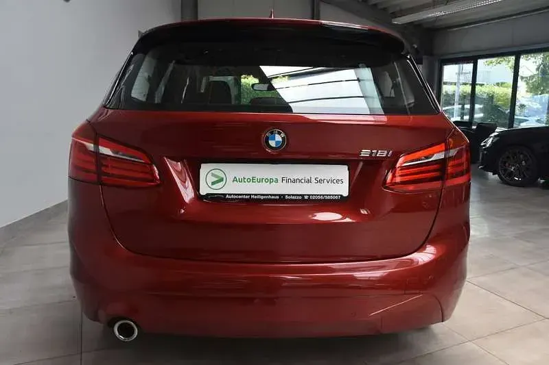 Używany BMW 218 Advantage 140 KM (102 kW) 2019 Czerwony Minivan