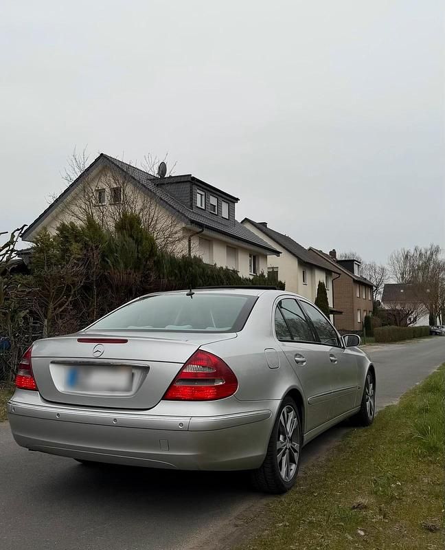 Gebraucht Mercedes E220 150 PS (110 kW) 2003 Grau Limousine