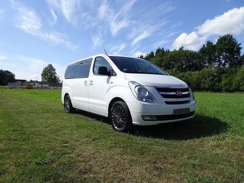 Weiß Gebraucht 2012 Hyundai H-1 Van / Kleinbus | 16.250 € (Teuer) - Bild 1/4