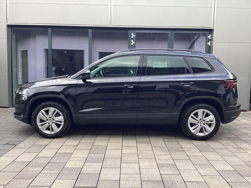 Black magic perleffekt Gebraucht 2024 Skoda Karoq Selection SUV | 31.950 € (Fairer Preis) - Bild 1/4
