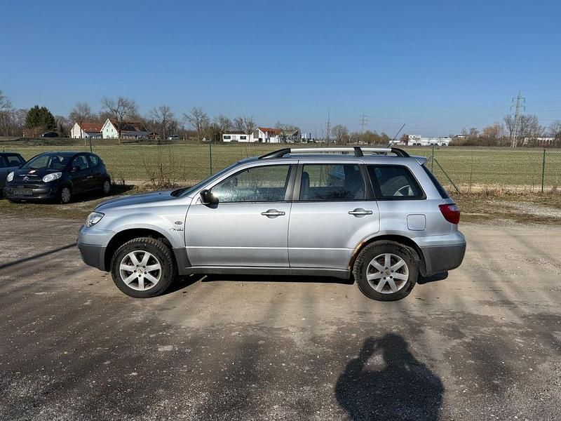 Gebraucht Mitsubishi Outlander Invite 136 PS (100 kW) 2005 Silber SUV