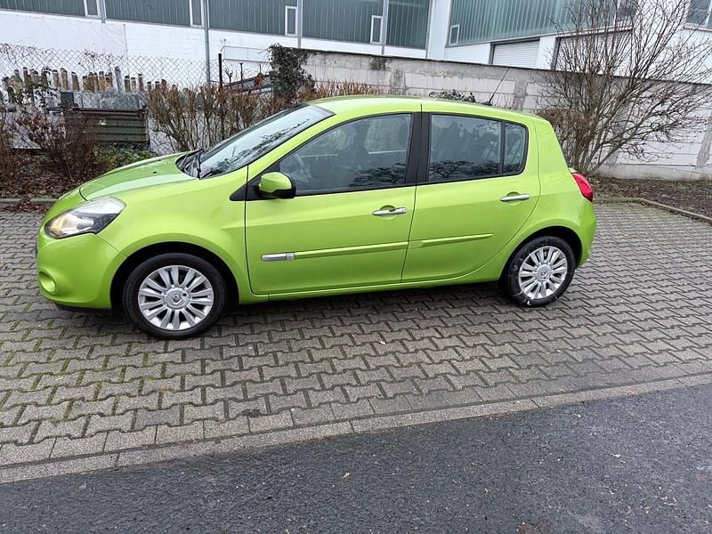 Gebraucht Renault Clio II Expression 75 PS (55 kW) 2009 Grün Kleinwagen