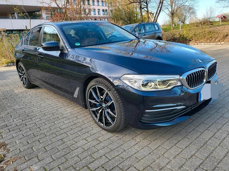 Blau Gebraucht 2017 BMW 530 Sport Line Limousine | 25.900 € (Etwas zu teuer) - Bild 1/4