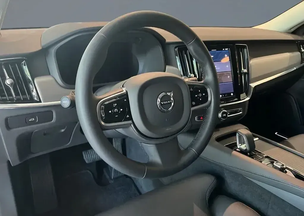 Second-hand Volvo V90 Plus 197 CP (144 kW) 2024 Argintiu Break