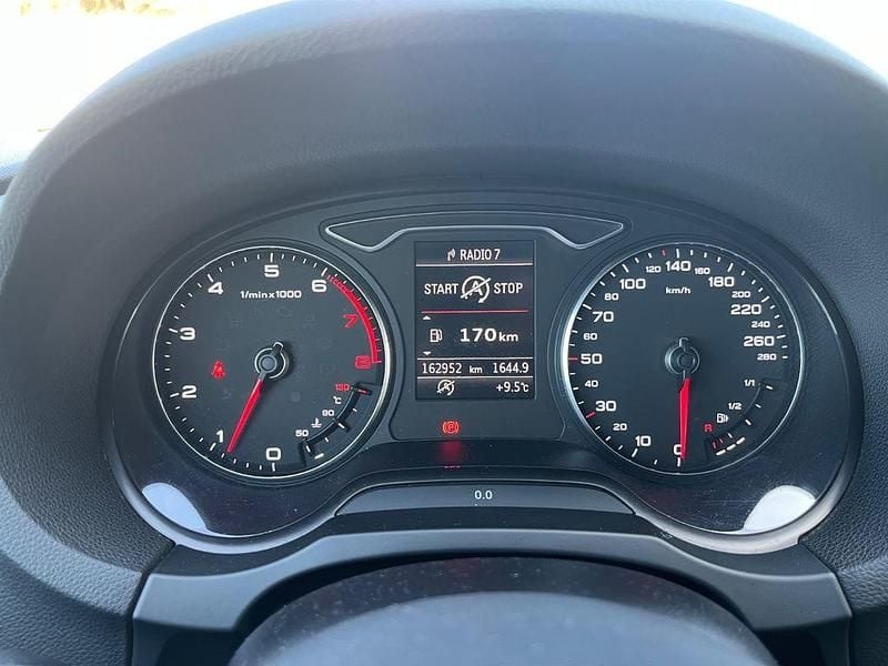 Gebraucht Audi A3 Ambiente 122 PS (89 kW) 2013 Rot Limousine