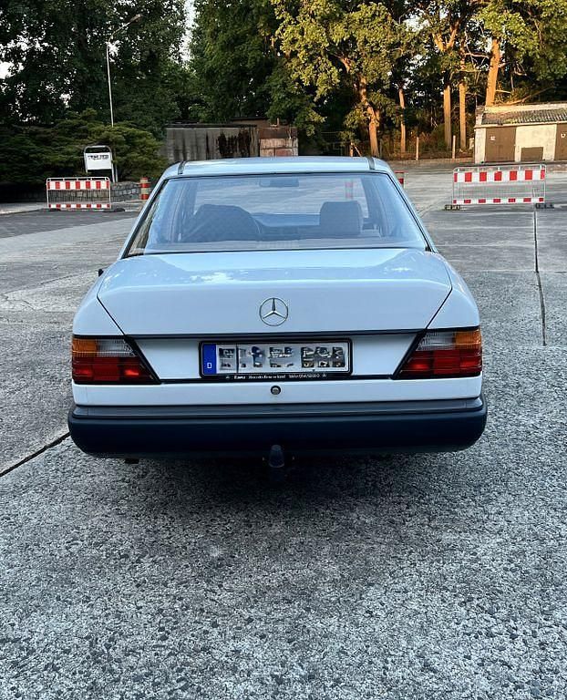 Gebraucht Mercedes 200 72 PS (52 kW) 1988 Limousine