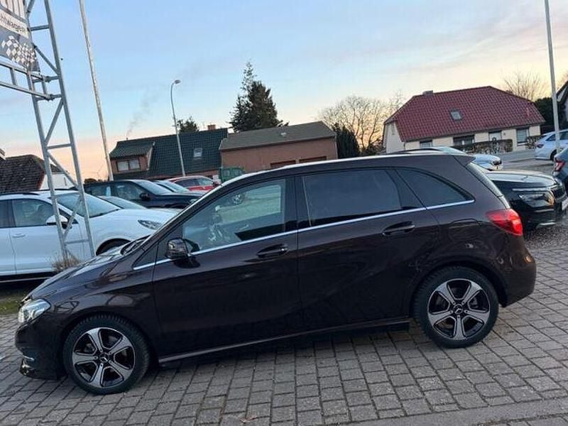 Gebraucht Mercedes B220 Urban 177 PS (130 kW) 2017 Orientbraun Van / Kleinbus