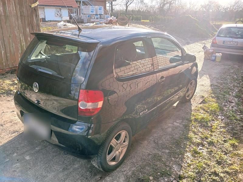Second-hand VW Fox Style 54 CP (39 kW) 2010 Negru Hatchback