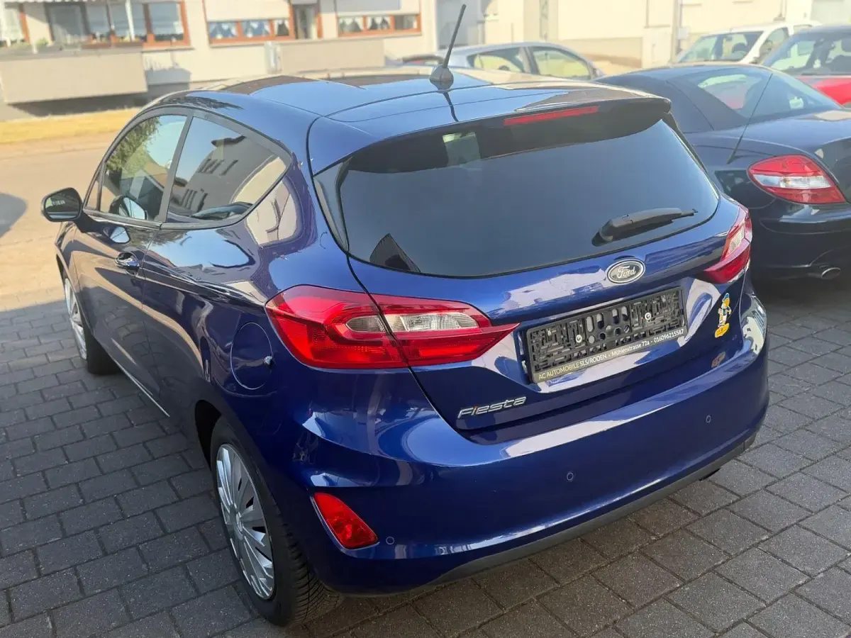 Gebraucht Ford Fiesta 101 PS (74 kW) 2018 Blau Kleinwagen