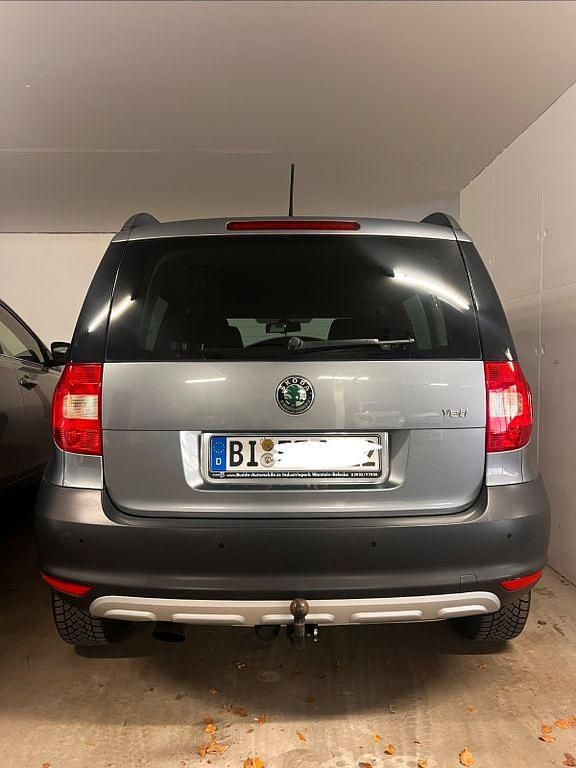 Gebraucht Skoda Yeti Elegance 105 PS (77 kW) 2012 Grau SUV
