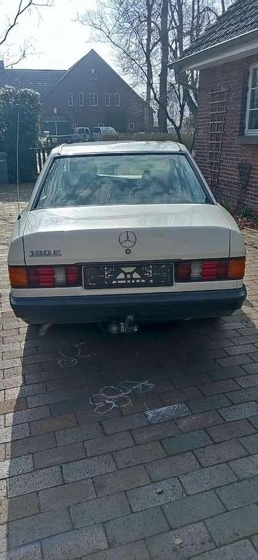 Gebraucht Mercedes 190 118 PS (86 kW) 1985 Weiß Limousine
