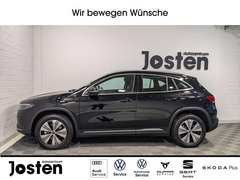 Gebraucht Mercedes EQA250 139 kW (190 PS) 2021 Schwarz (nachtschwarz  unilack) SUV