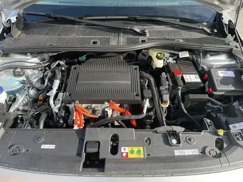 Gebraucht Opel Corsa-e Elegance 100 kW (136 PS) 2023 Silber Kleinwagen