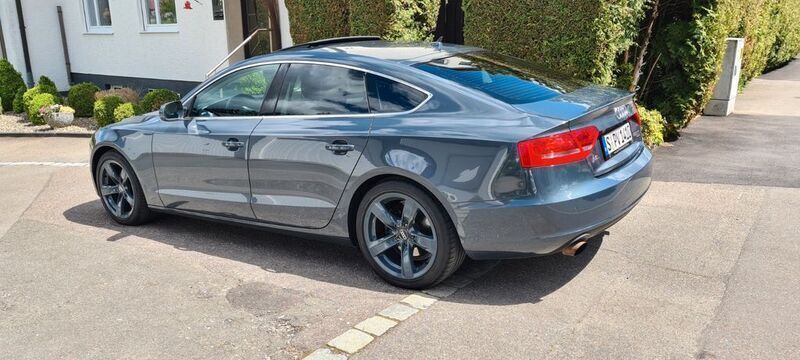 Grau Gebraucht 2009 Audi A5 Sportback Sport Limousine | 10.090 € (Etwas zu teuer) - Bild 1/4