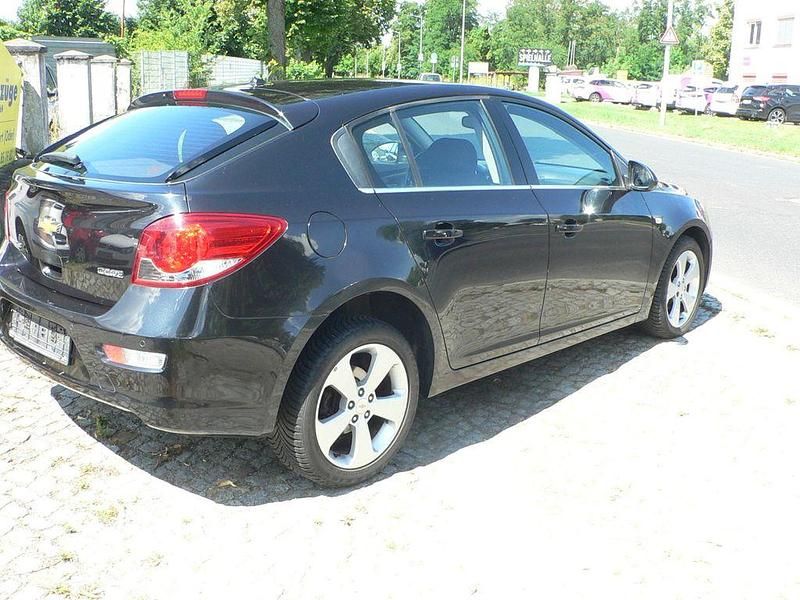 Gebraucht Chevrolet Cruze LTZ 141 PS (103 kW) 2011 Schwarz Kleinwagen