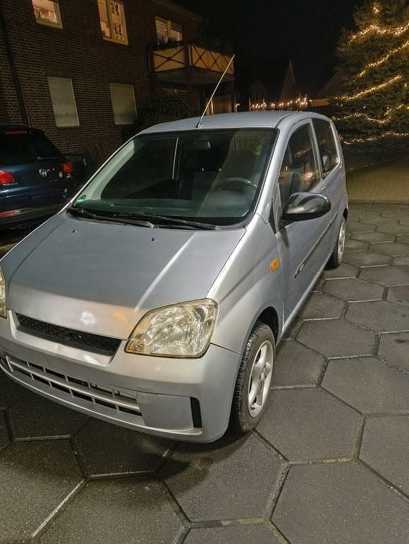 Silber Gebraucht 2003 Daihatsu Cuore Plus Kleinwagen | 1.199 € (Fairer Preis) - Bild 1/4