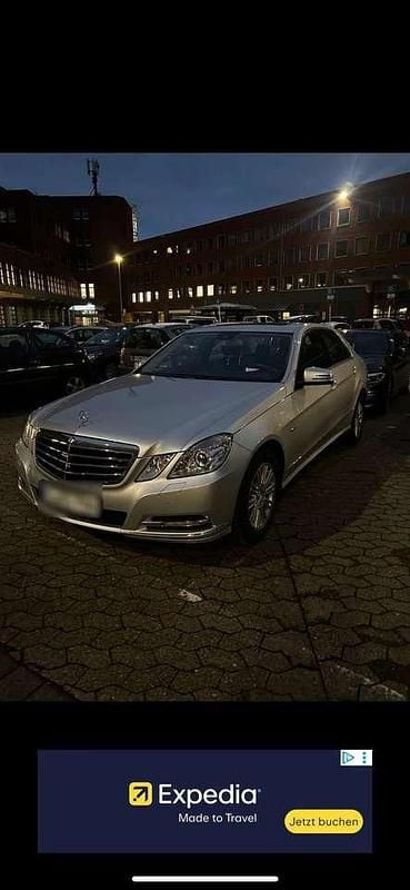 Silber Gebraucht 2011 Mercedes E250 Elegance Limousine | 11.500 € (Guter Preis) - Bild 1/4
