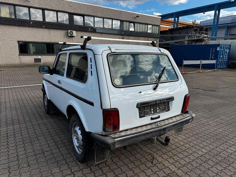 Gebraucht Lada niva 83 PS (61 kW) 2014 Weiß SUV