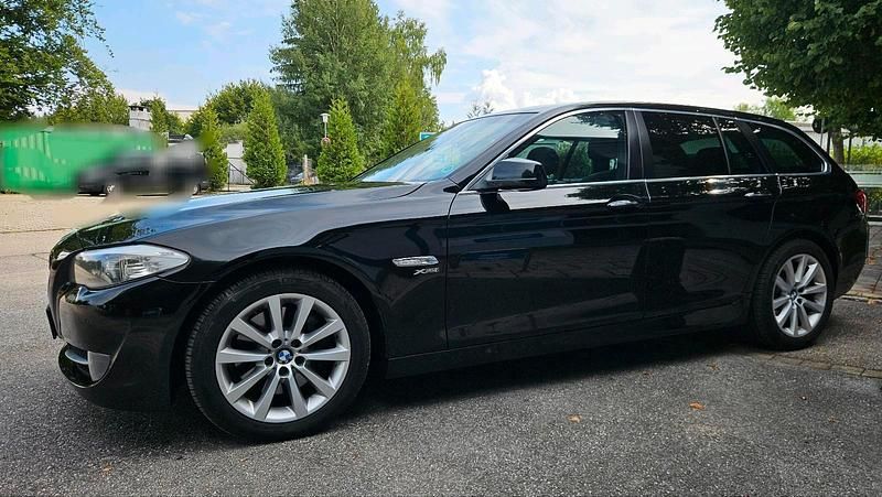 Blau Gebraucht 2011 BMW 530 Kombi | 9.980 € (Fairer Preis) - Bild 1/4