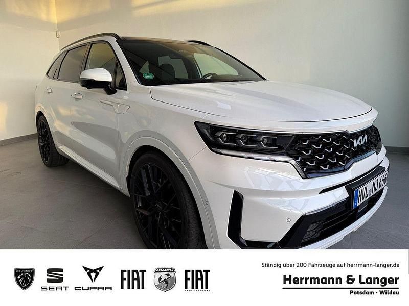 Weiss / snow white pearl (metallic) Gebraucht 2023 Kia Sorento Platinum SUV | 41.999 € (Fairer Preis) - Bild 1/4