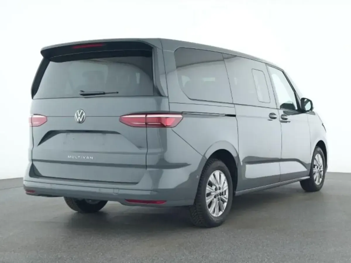 Gebraucht VW Multivan Basis 150 PS (110 kW) 2025 Grau Van / Kleinbus
