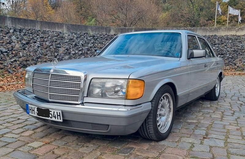 Gebraucht Mercedes 380 209 PS (153 kW) 1984 Silber Limousine
