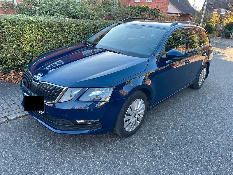 Blau Gebraucht 2018 Skoda Octavia Ambition Kombi | 6.400 € (Superpreis) - Bild 1/4