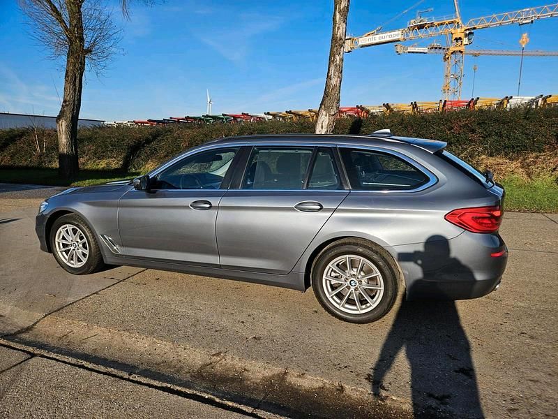 Gebraucht BMW 520 184 PS (135 kW) 2019 Grau Kombi