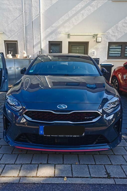 Grau Gebraucht 2019 Kia ProCeed Kleinwagen | 20.500 € (Fairer Preis) - Bild 1/4