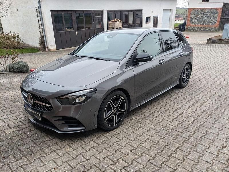 Gebraucht Mercedes B200 150 PS (110 kW) 2023 Grau Van / Kleinbus