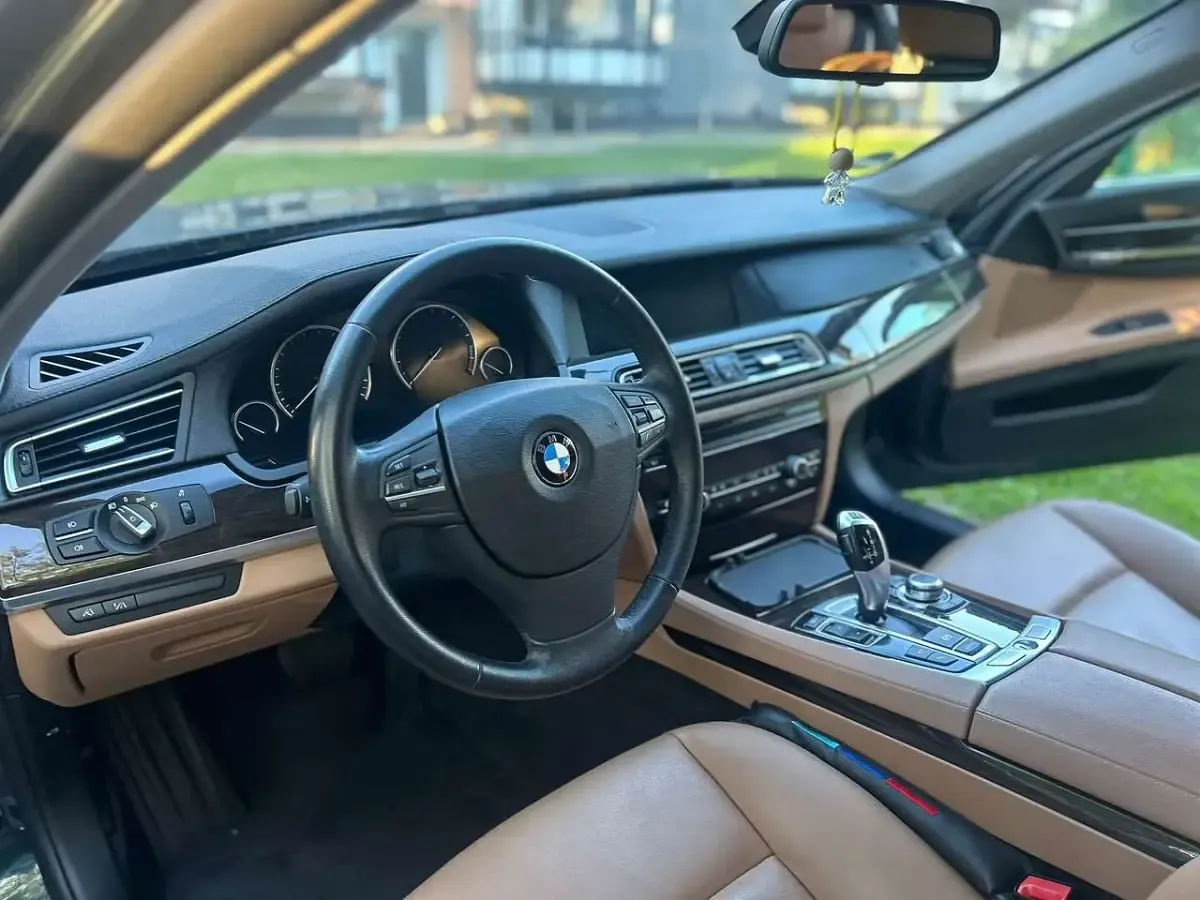 Gebraucht BMW 750L 408 PS (300 kW) 2010 Grün Limousine