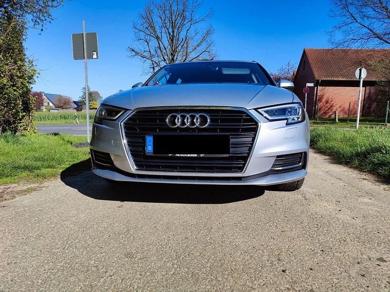 Second-hand Audi A3 Ambiente 150 CP (110 kW) 2017 Argintiu Berlinǎ