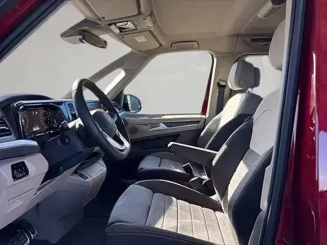 Gebraucht VW Multivan Style 150 PS (110 kW) 2025 Rot Van / Kleinbus