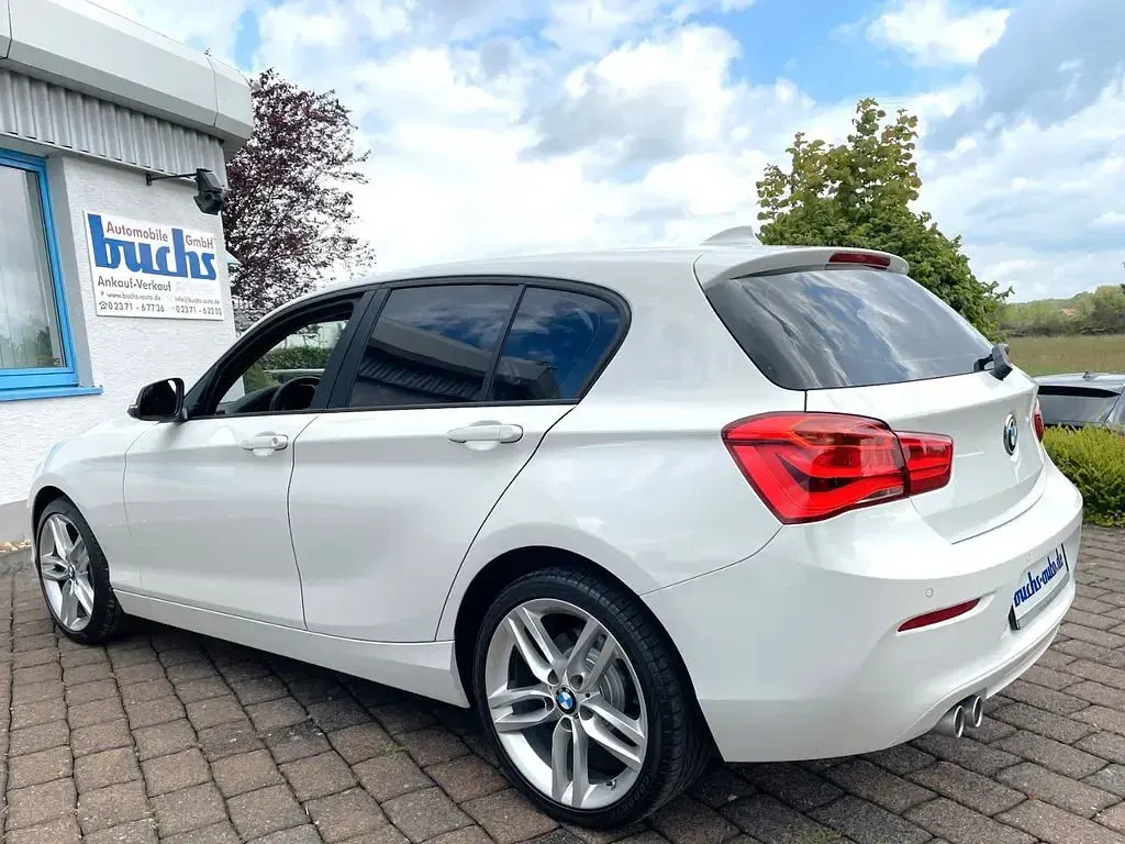 Gebraucht BMW 120 Advantage 190 PS (139 kW) 2018 Alpinweiss uni Kleinwagen
