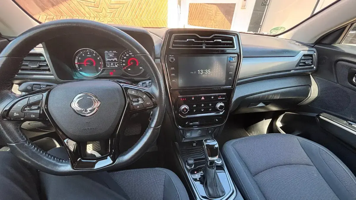 Gebraucht SsangYong Tivoli 163 PS (119 kW) 2021 Schwarz SUV