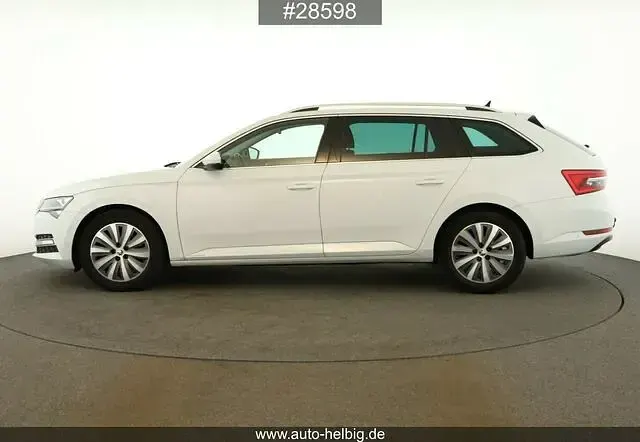 Gebraucht Skoda Superb Style 150 PS (110 kW) 2022 Moonweiss metallic Kombi