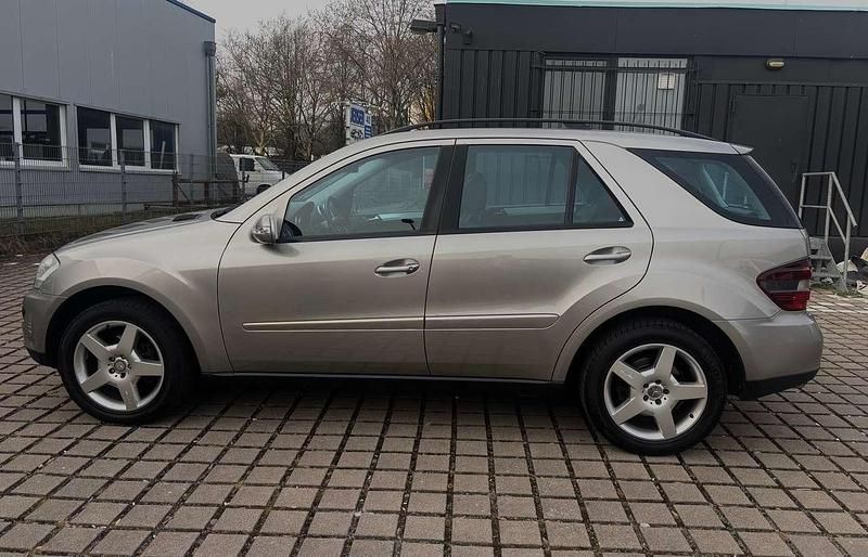 Gebraucht Mercedes ML280 190 PS (139 kW) 2006 Cubanitsilber  metallic SUV