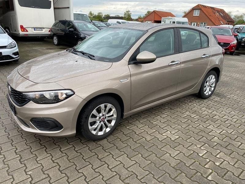 Braun Gebraucht 2019 Fiat Tipo Street Limousine | 9.999 € (Fairer Preis) - Bild 1/4