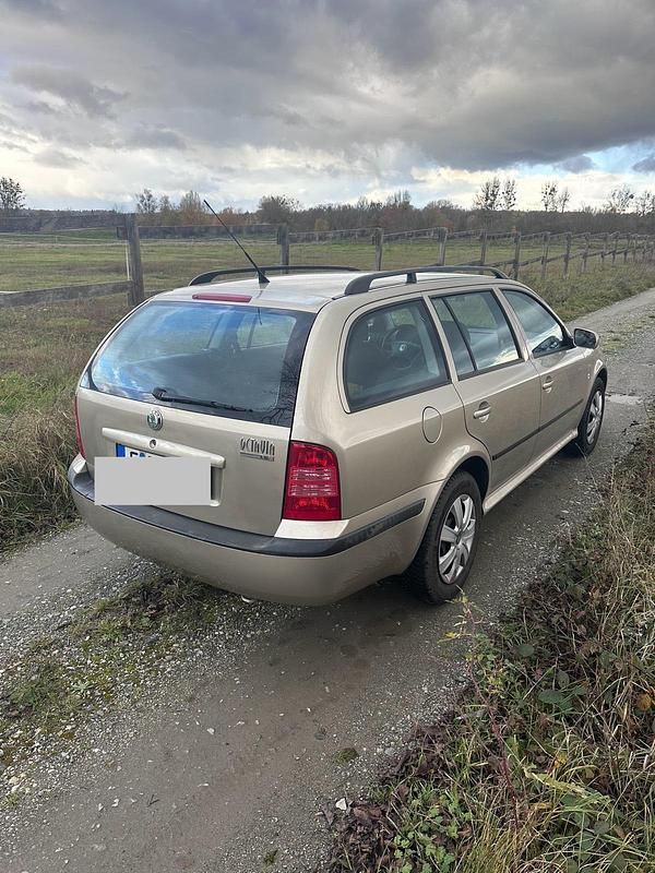 Gebraucht Skoda Octavia Ambiente 102 PS (75 kW) 2004 Gold Kombi