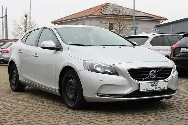 Gebraucht Volvo V40 You! 120 PS (88 kW) 2015 Silber Limousine